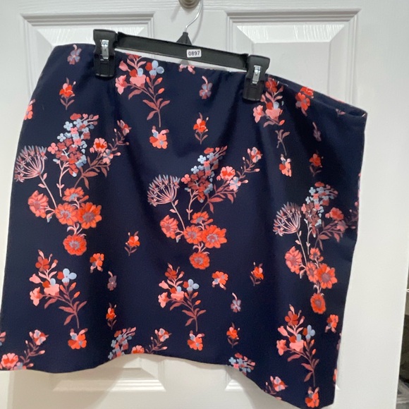 Max studio skirt size 14 navy blue floral - Picture 3 of 5